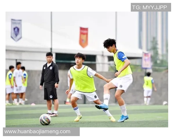 内向球星的足球之路：低调背后的伟大与坚持